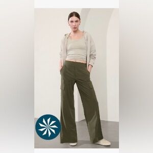 Athleta Brooklyn Heights High Rise Cargo Pant-Size 2. Aspen Olive